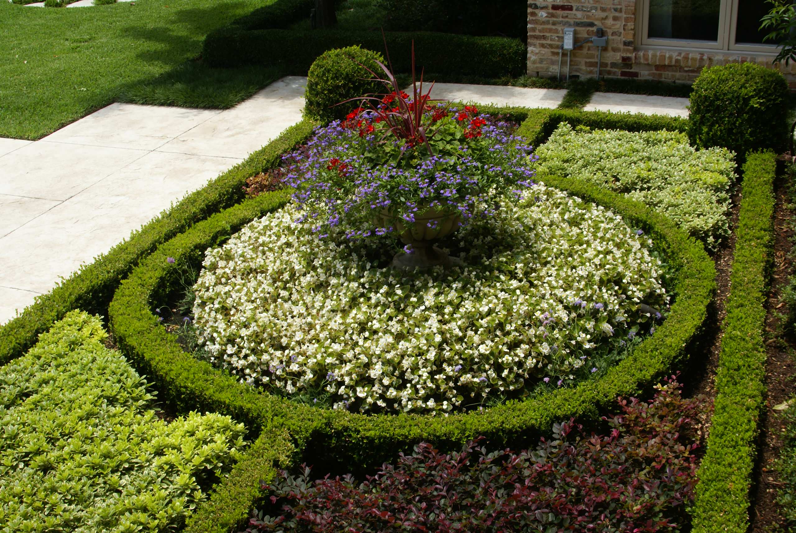 Как правильно: Сделать объемный цветник