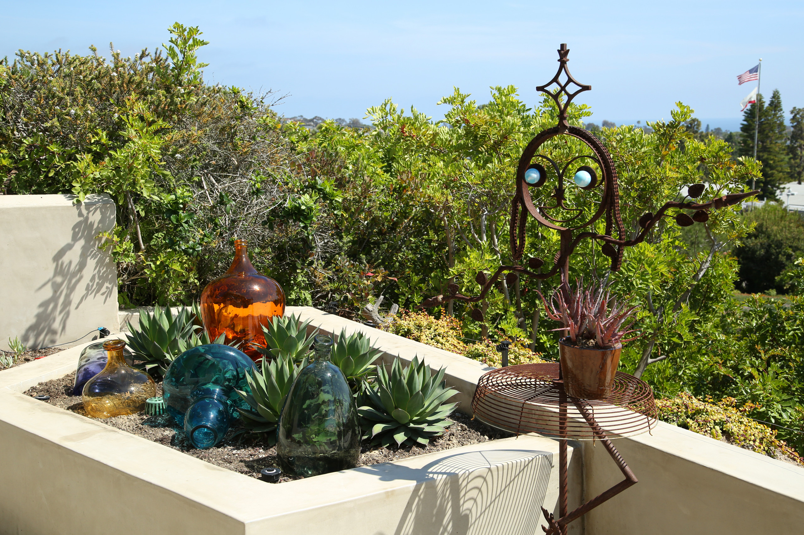 Зачем вам: Цветное стекло в саду