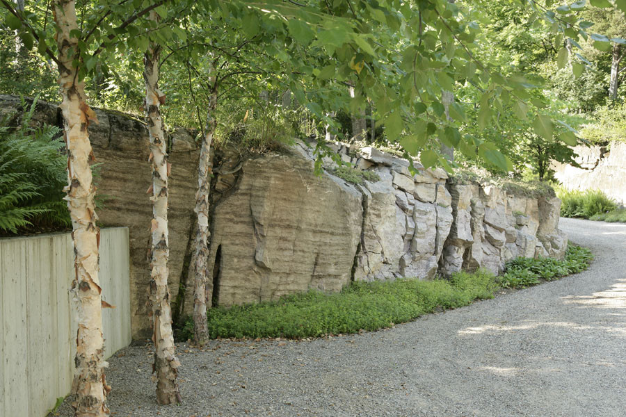 Камень в огород: Как использовать валуны в своем саду