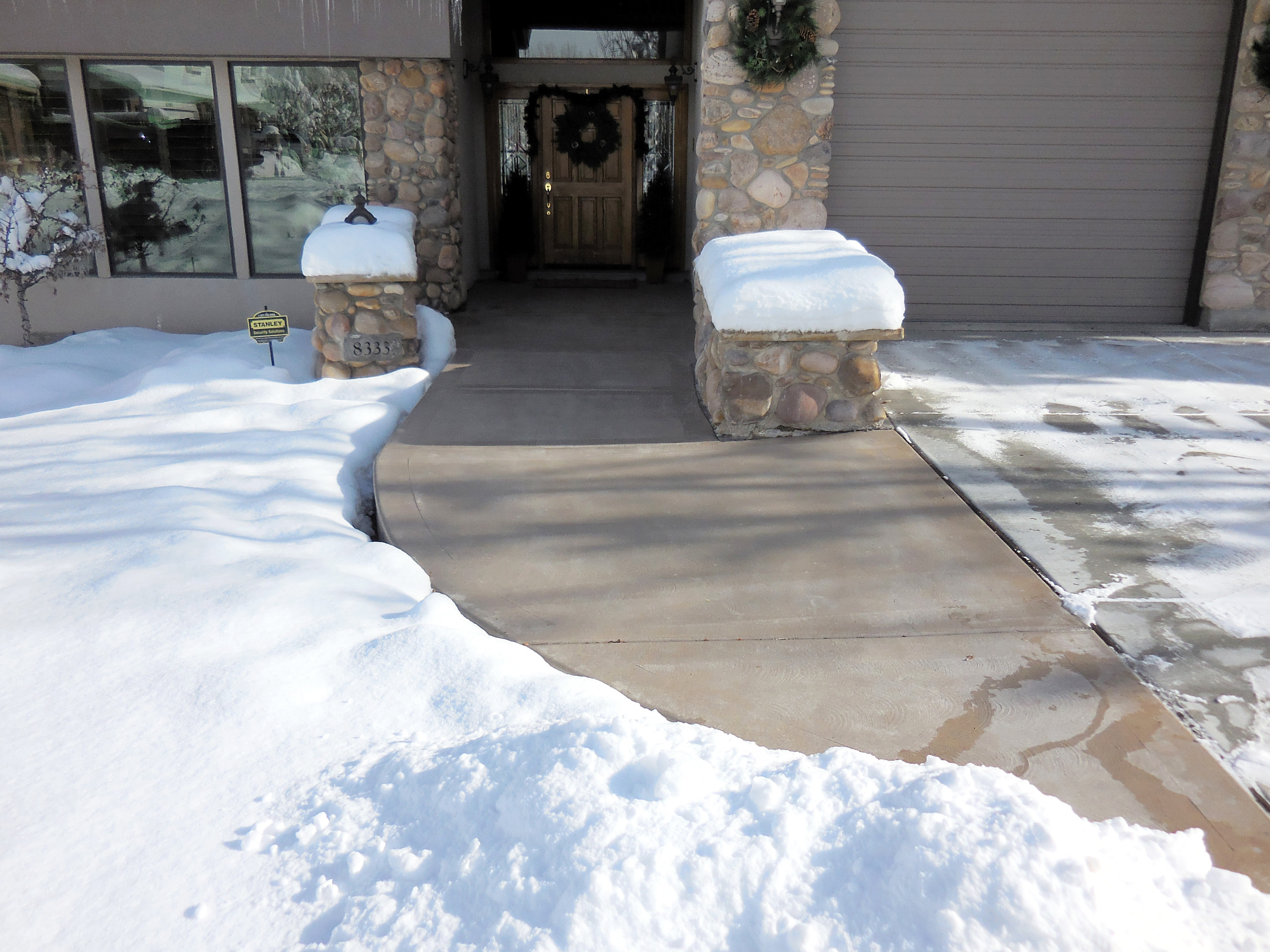 Как правильно: Использовать снег в саду