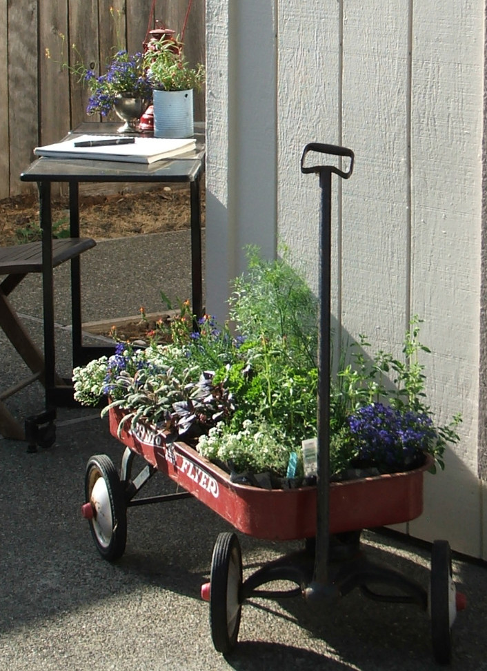 Что под руку попалось: Как не загубить растения в арт-кашпо