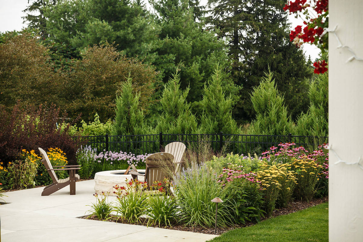 До и после: 4 участка с эффектным кострищем