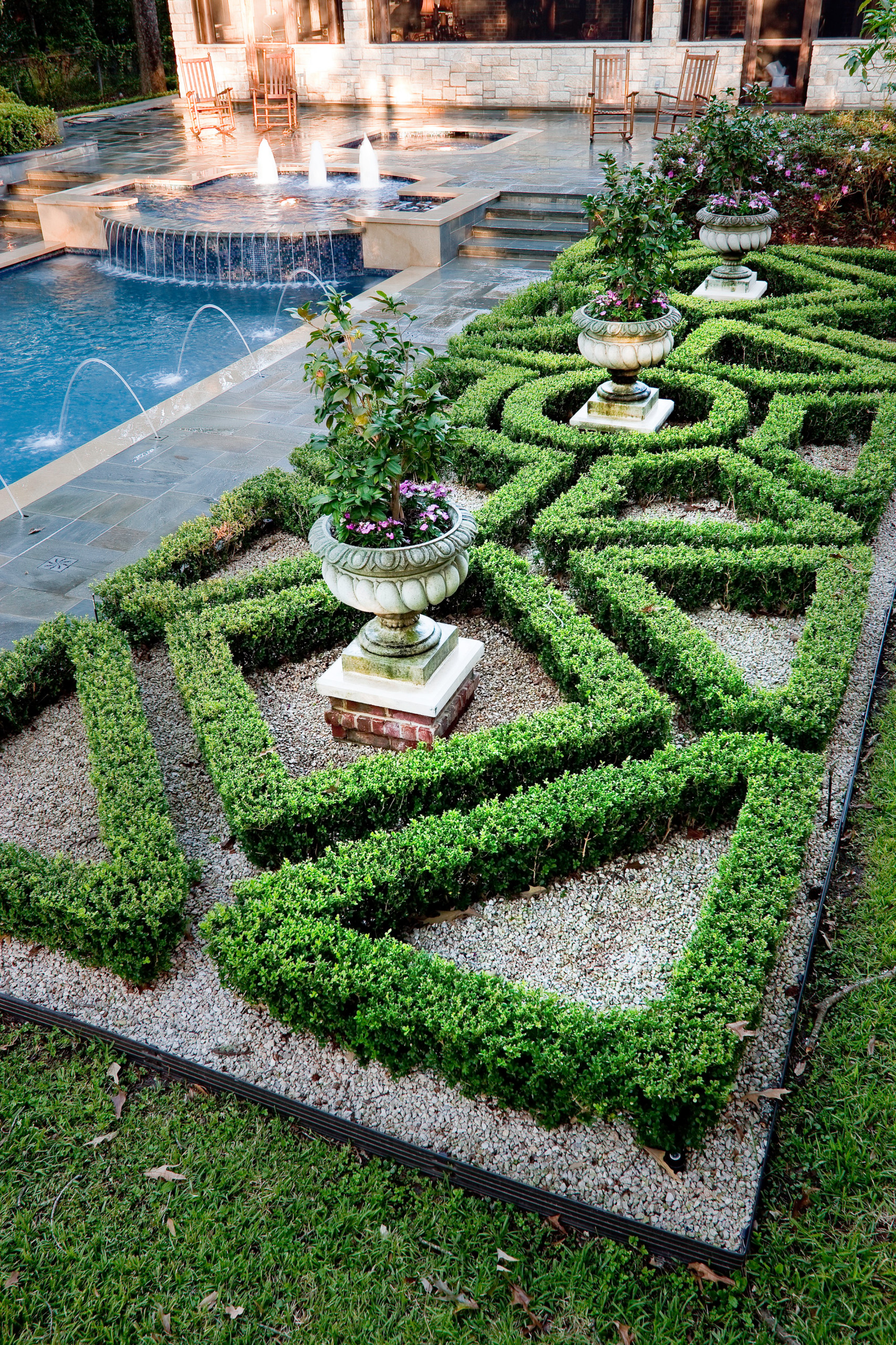 Сделайте это по-французски: Регулярный сад на маленьком участке