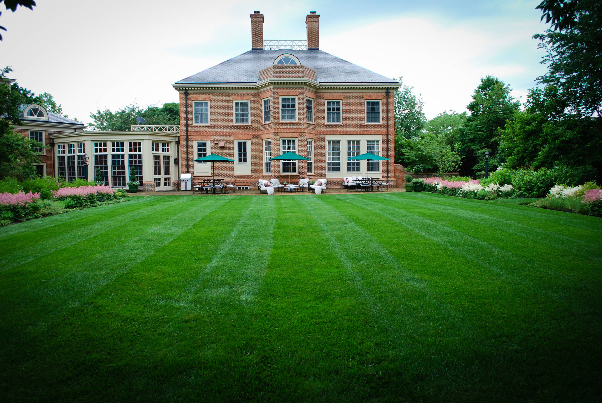 Рулонный газон: Лужайка, которую можно взять с собой