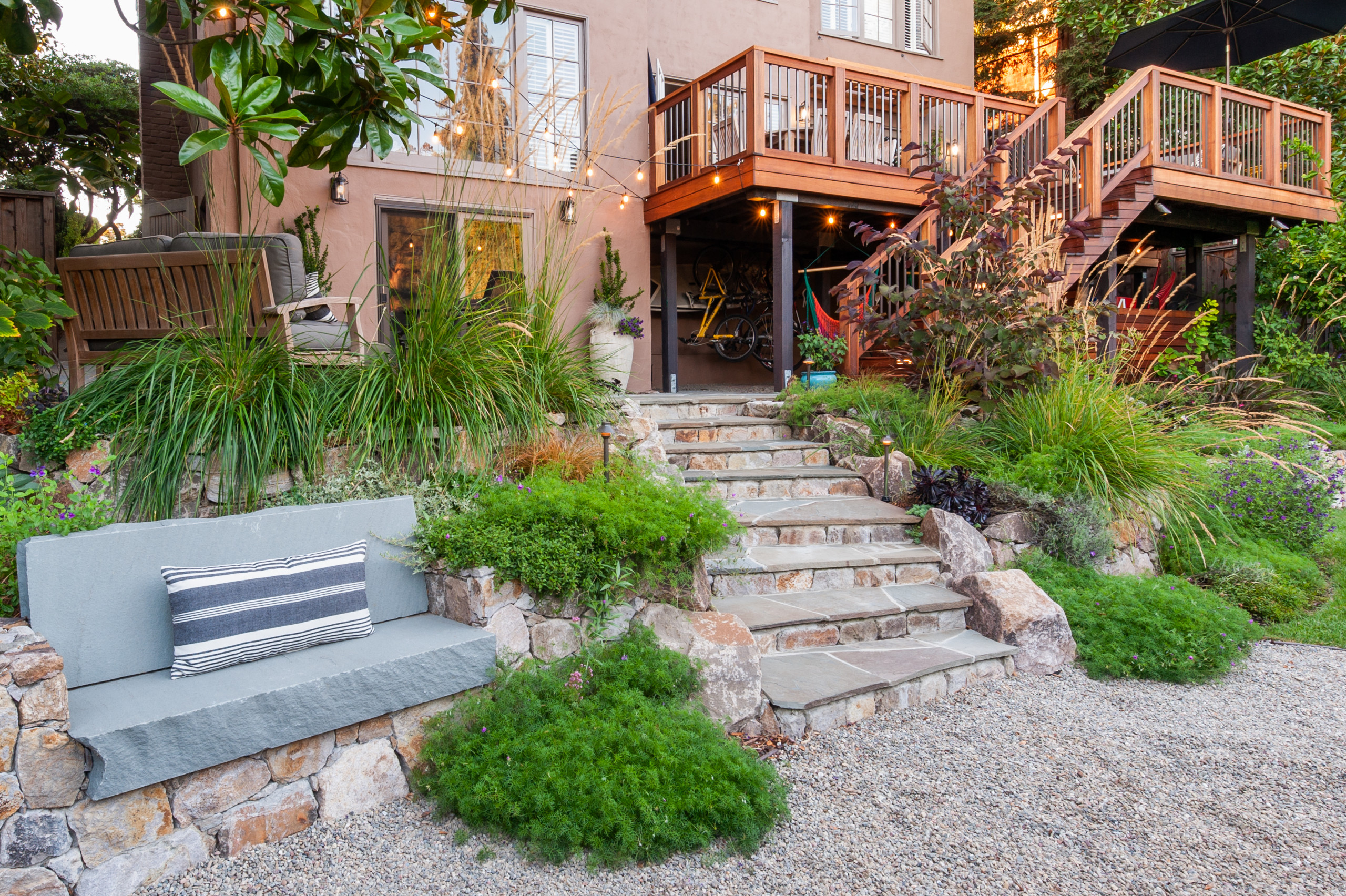 До и после: 5 задних дворов, превратившихся в патио