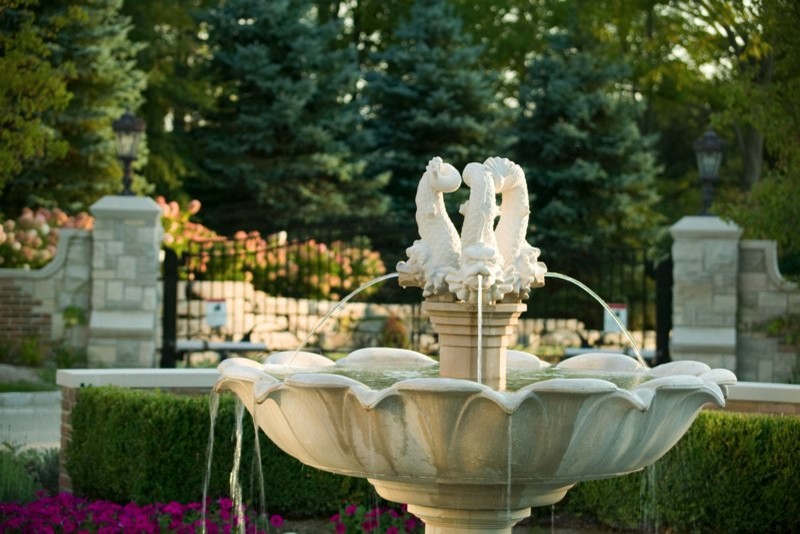 Живая вода: Как выбрать и где разместить фонтан на участке