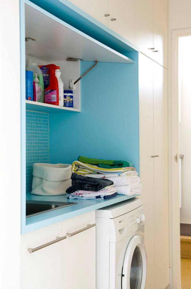 Что делать: Постирать зимние одеяла, шторы и пуховики