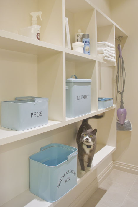 Хороший вопрос: Куда прятать швабру, пылесос и средства для уборки?