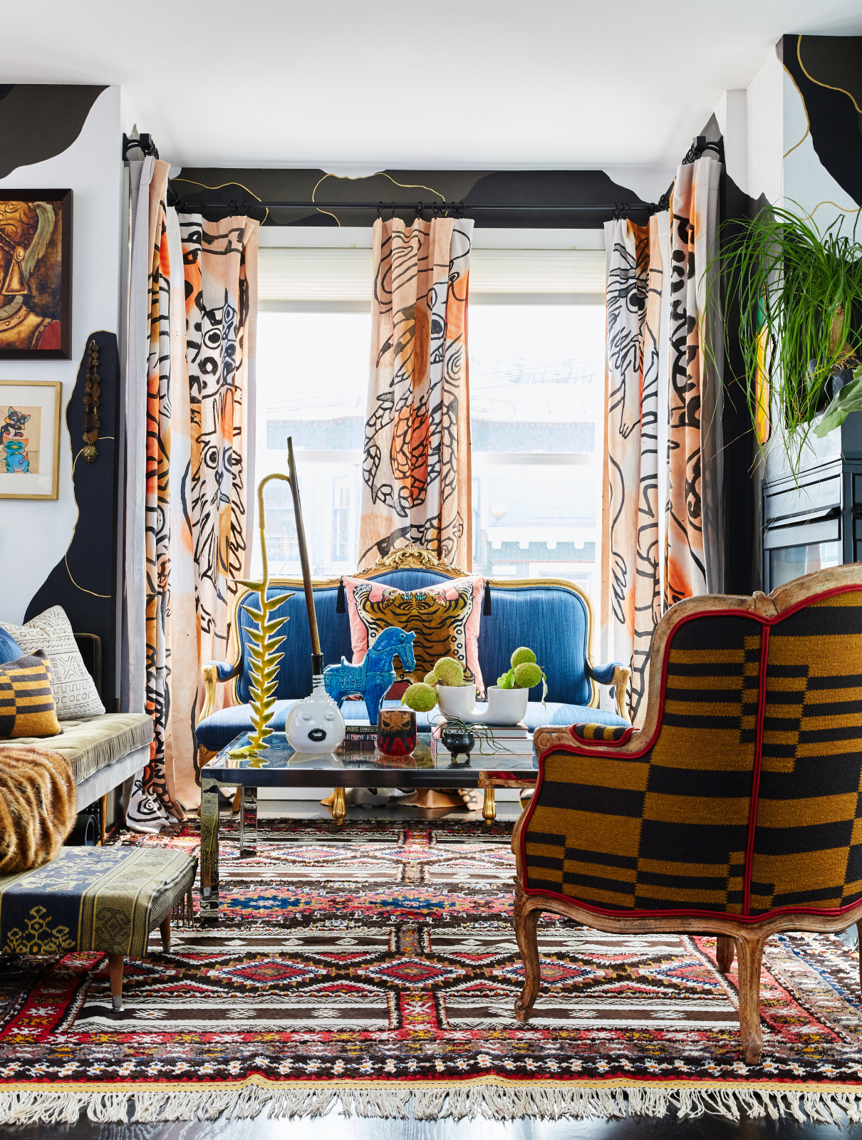 Как правильно: Подобрать модные шторы к интерьеру