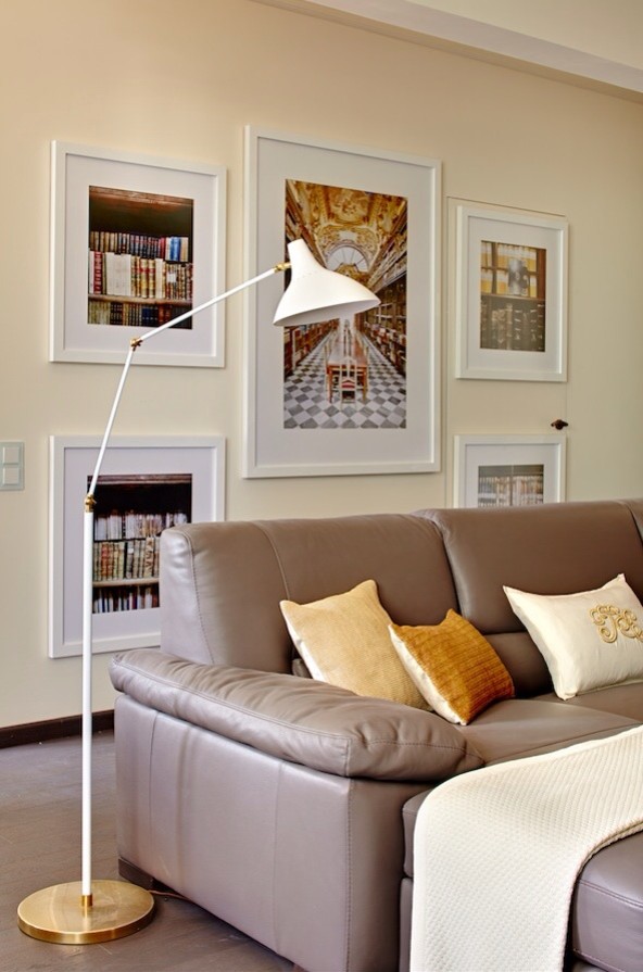 Фотоохота: Как повесить картину над диваном — 20 идей