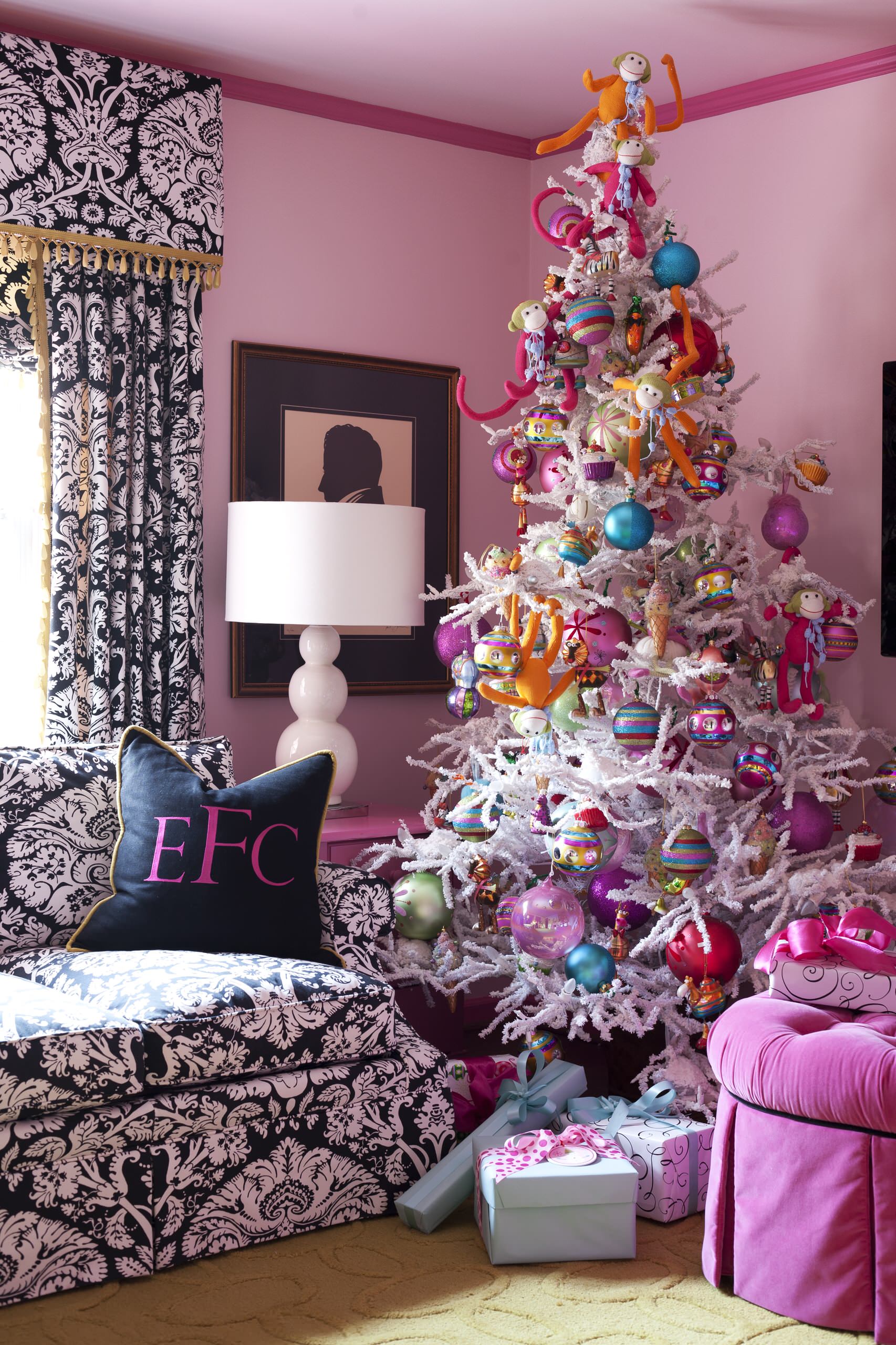 Одни дома: Идеи праздничного декора из 4-х любимых кинолент