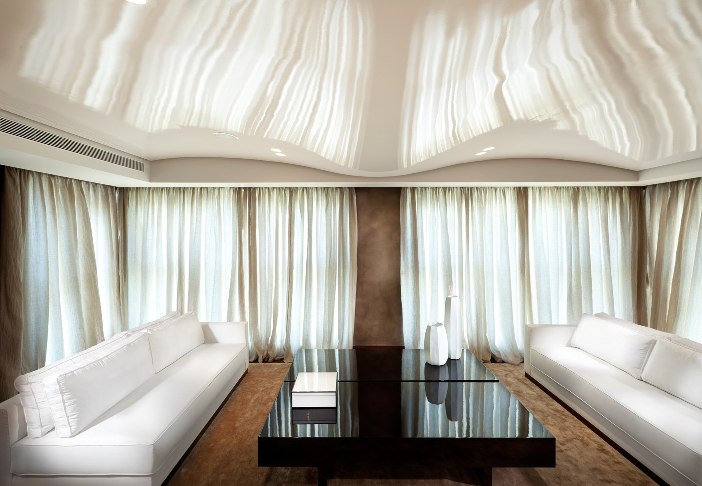 Дизайн-дебаты: Натяжной потолок — это дурной тон или все же нет?