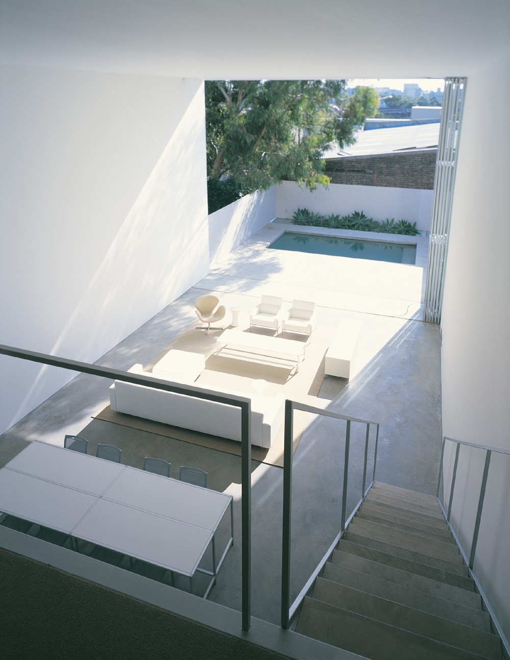 11 причин организовать бассейн размером с диван