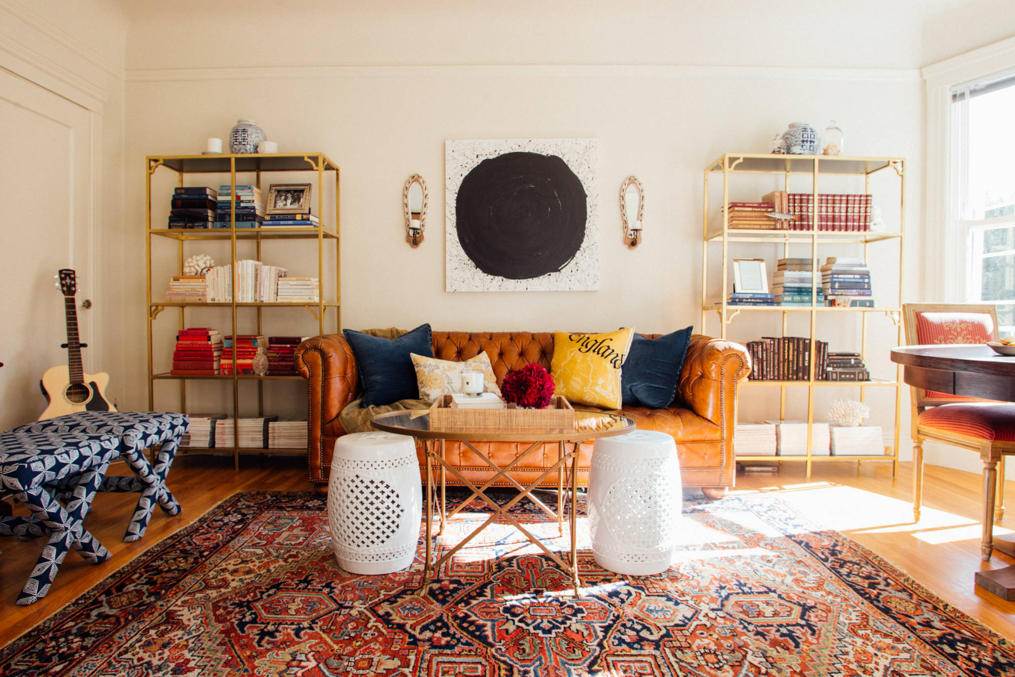 10 идей из американских проектов, которые преобразят вашу гостиную