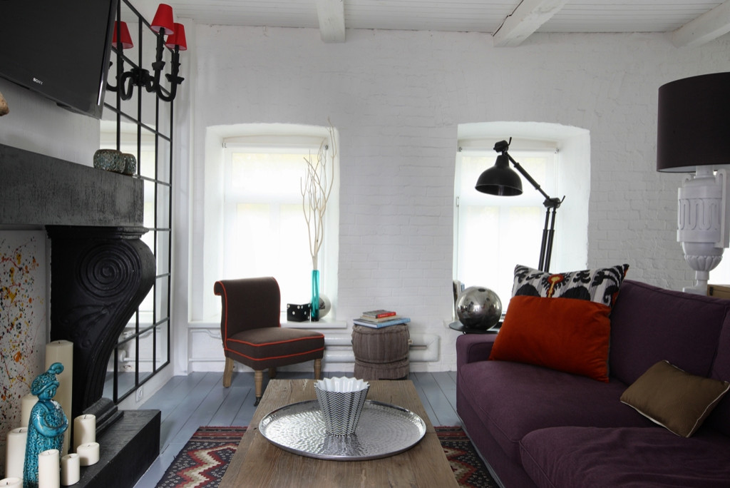 Houzz тур: Пять окон, старый забор и камин в одной счастливой квартире