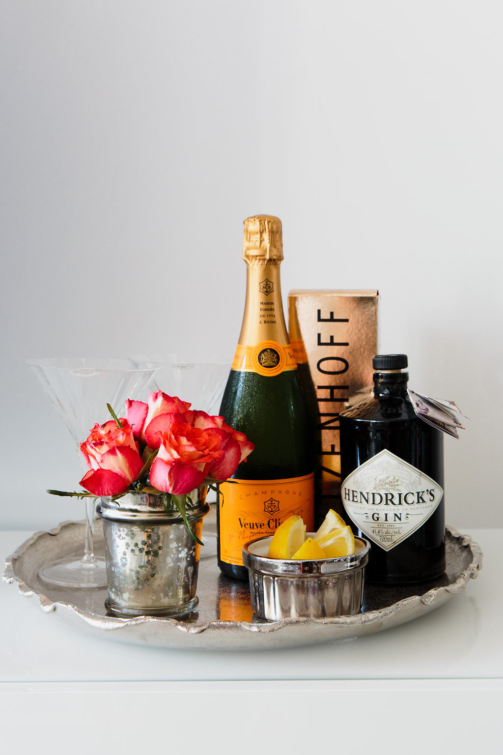 Хороший вопрос: Как правильно пить шампанское?