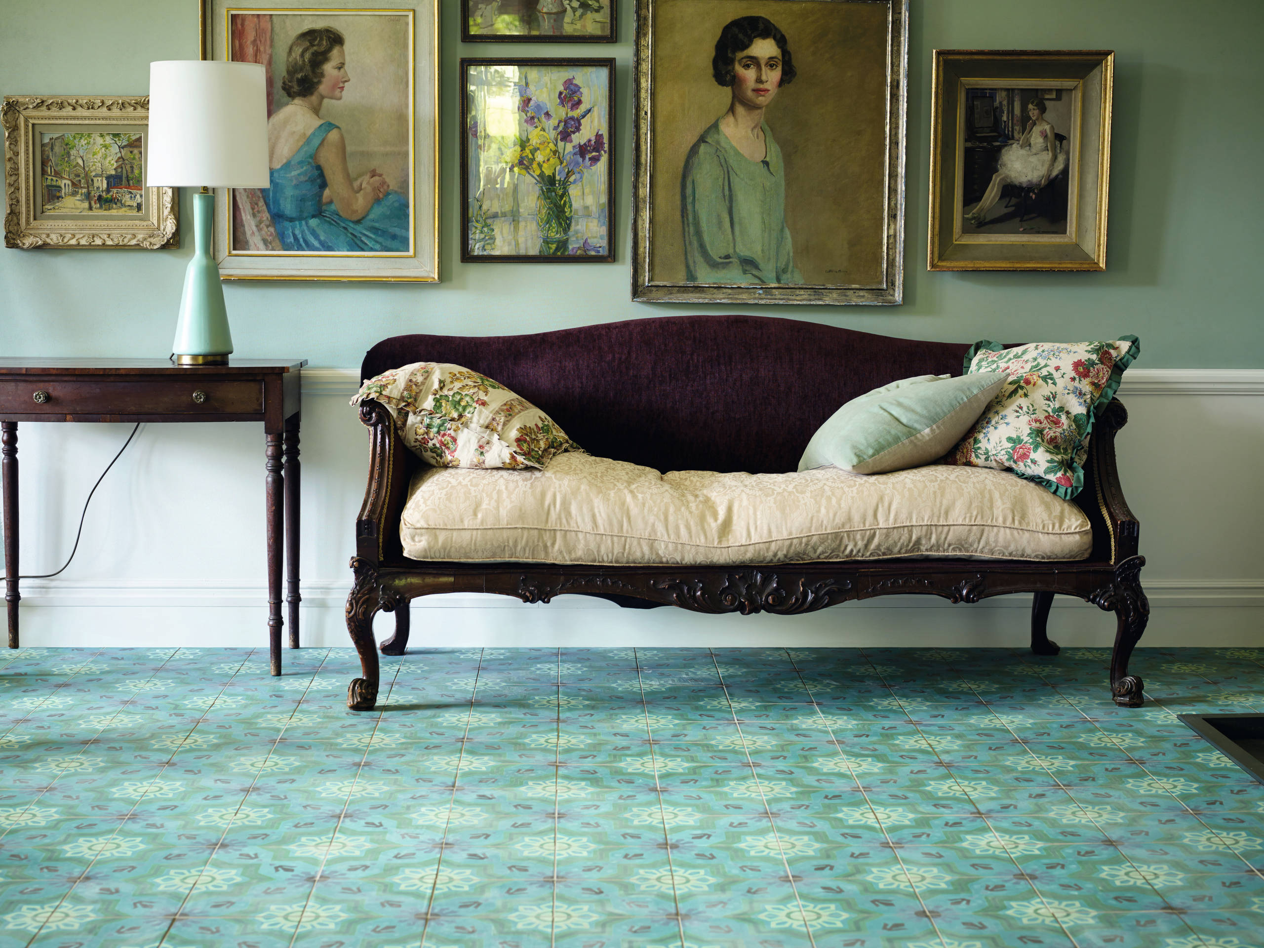 Внимание на пол: Цементная плитка, которая красиво старится