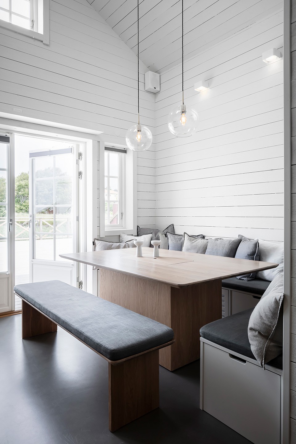 Houzz Швеция: Микростудия 20 кв.м — с сауной и огромным столом