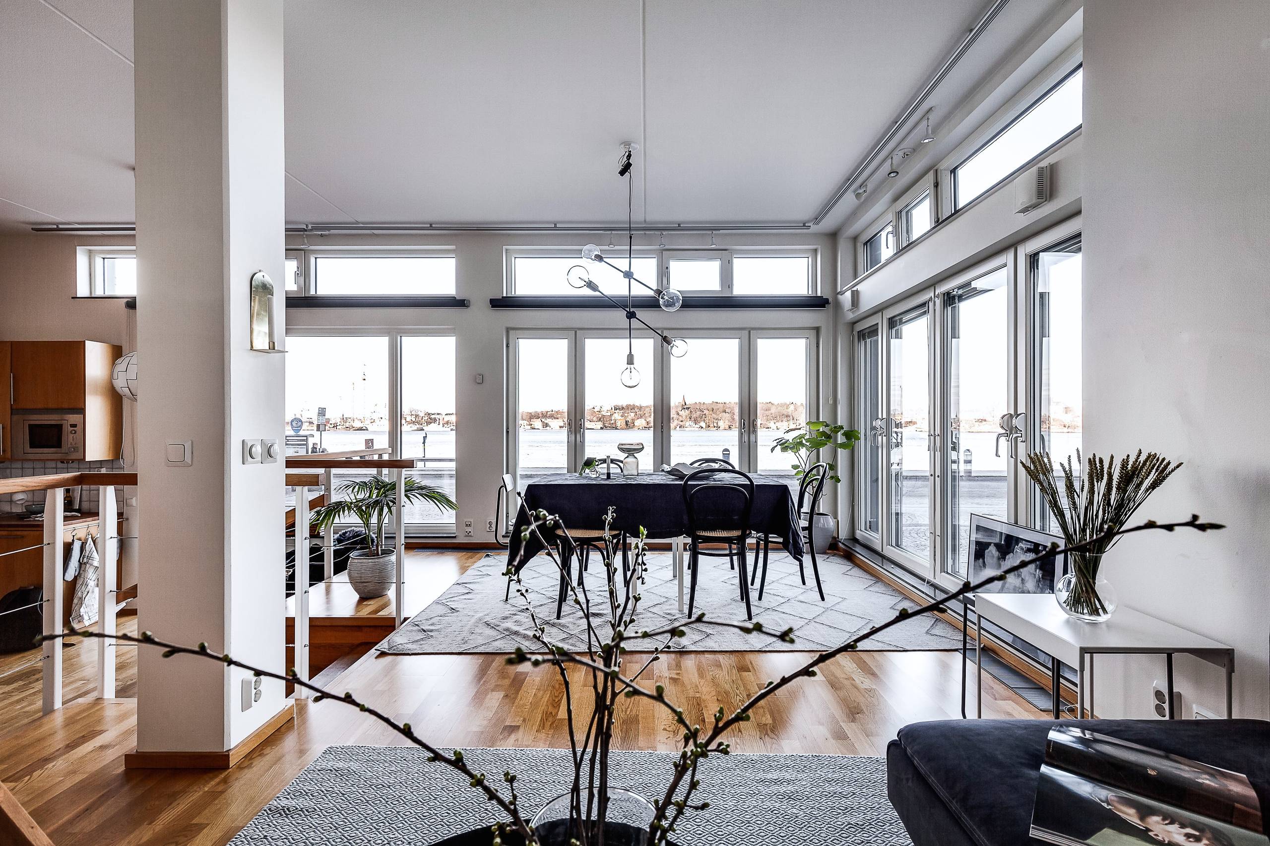 Houzz Швеция: Квартира в здании бывшей фабрики с видом на залив