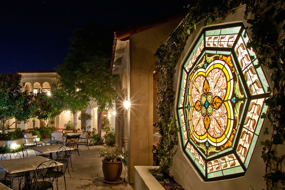 Зачем вам: Цветное стекло в саду