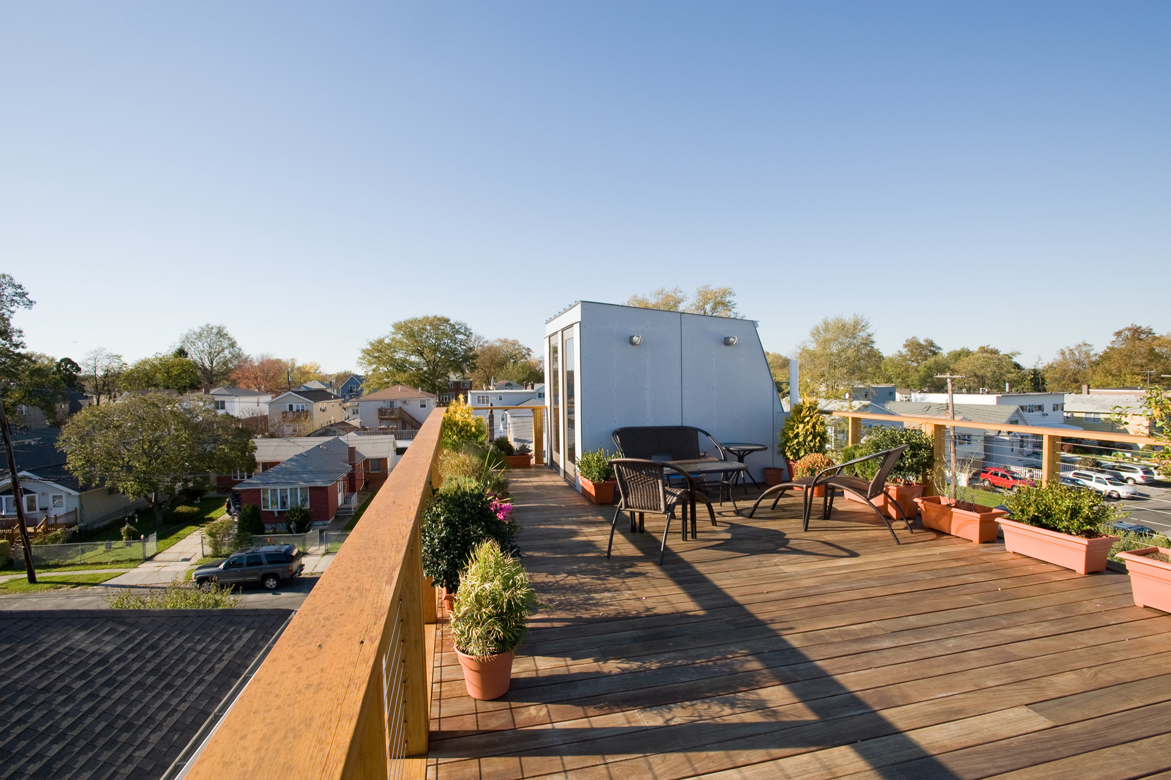 Хороший вопрос: Что посадить рядом с пирсом