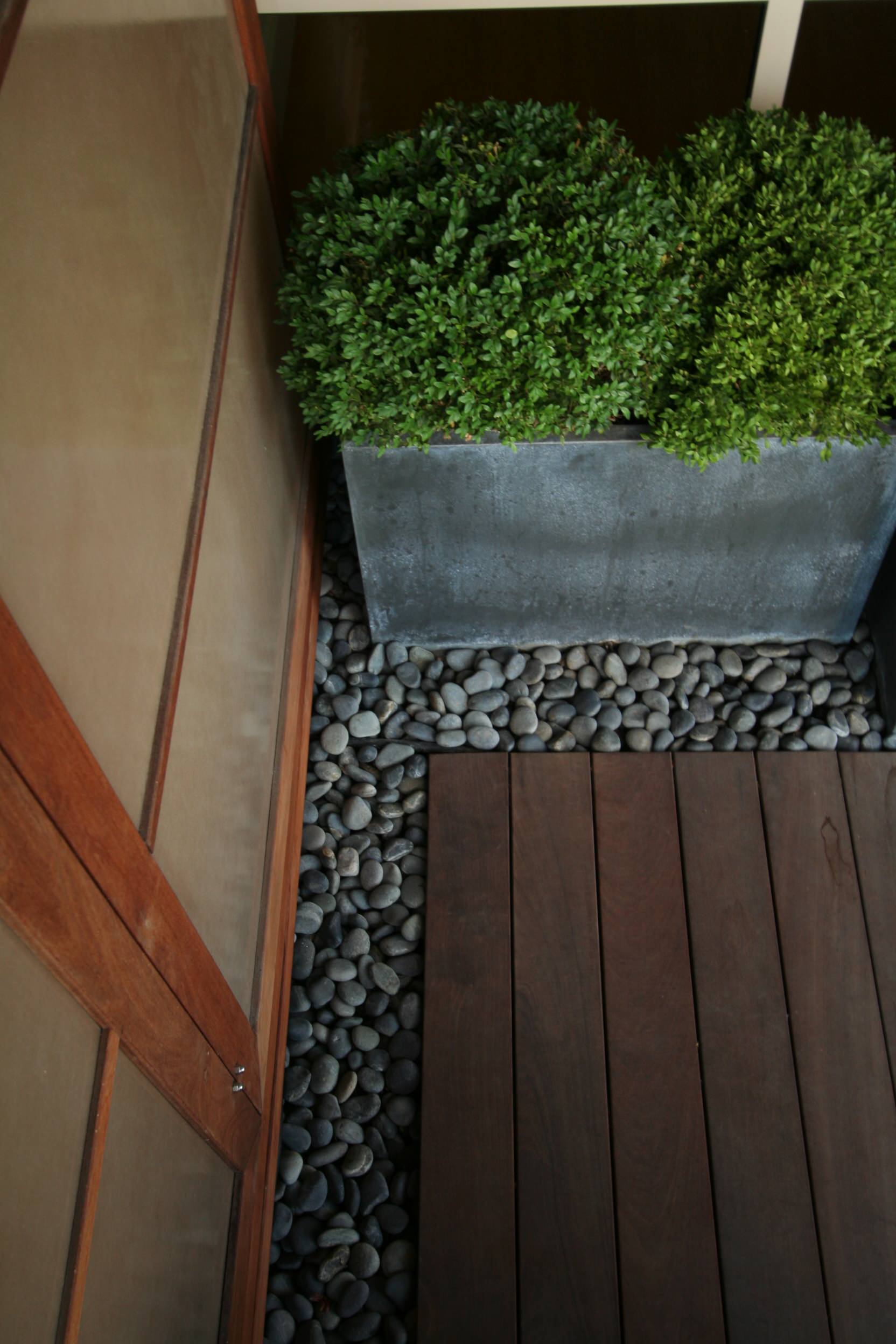 Выход на паркет: Садовый настил как доступная альтернатива террасам