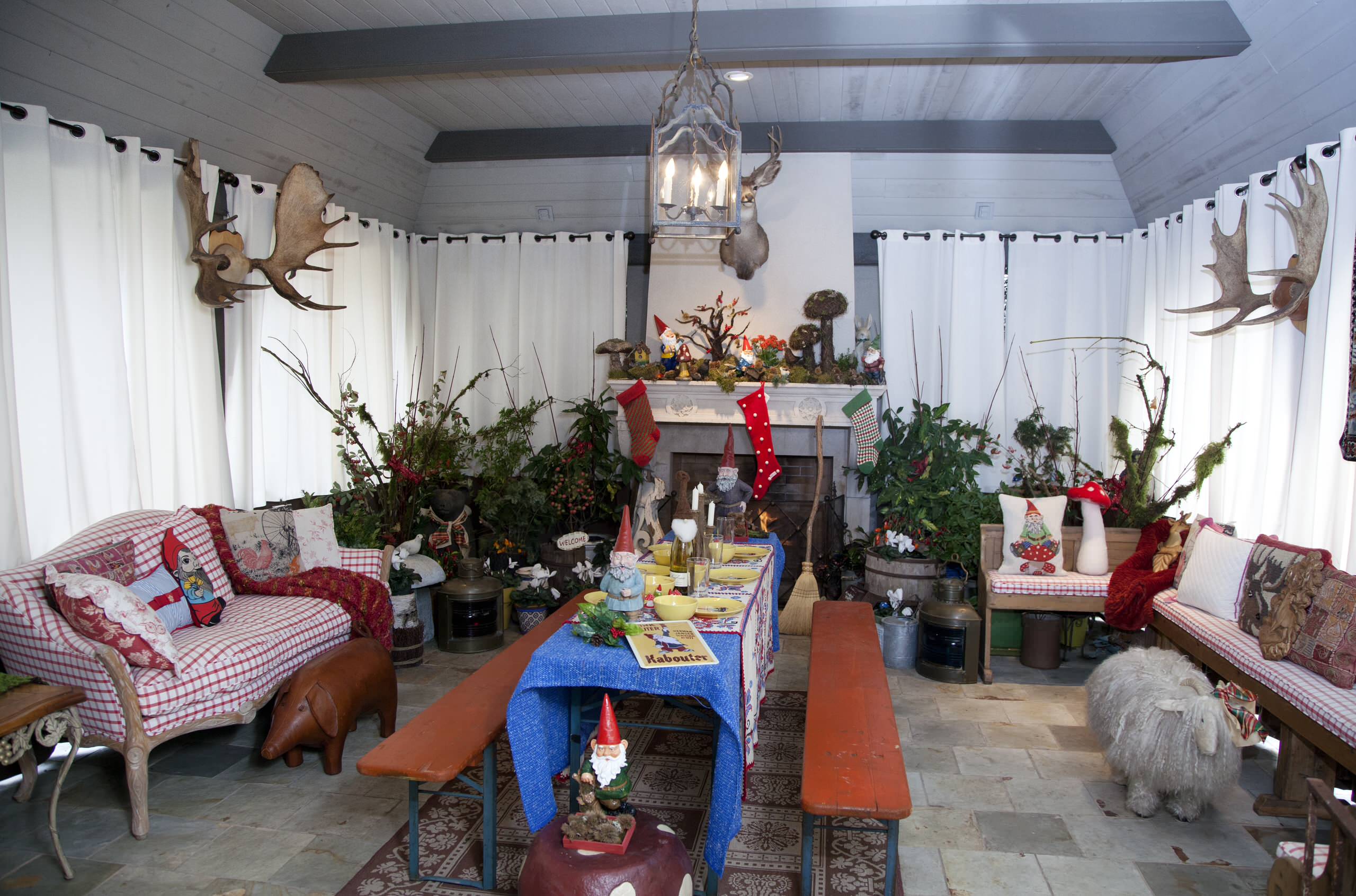 Новогодние праздники в саду — идеи зимнего декора для улицы