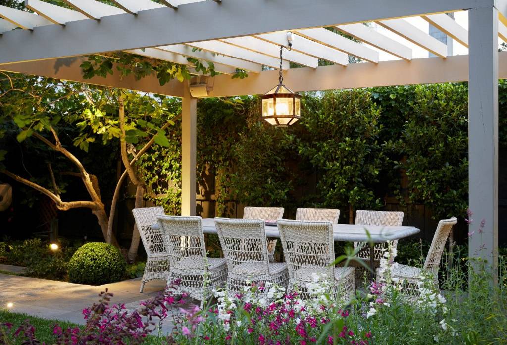 Электрическое освещение в саду: Что важно, а что — не очень