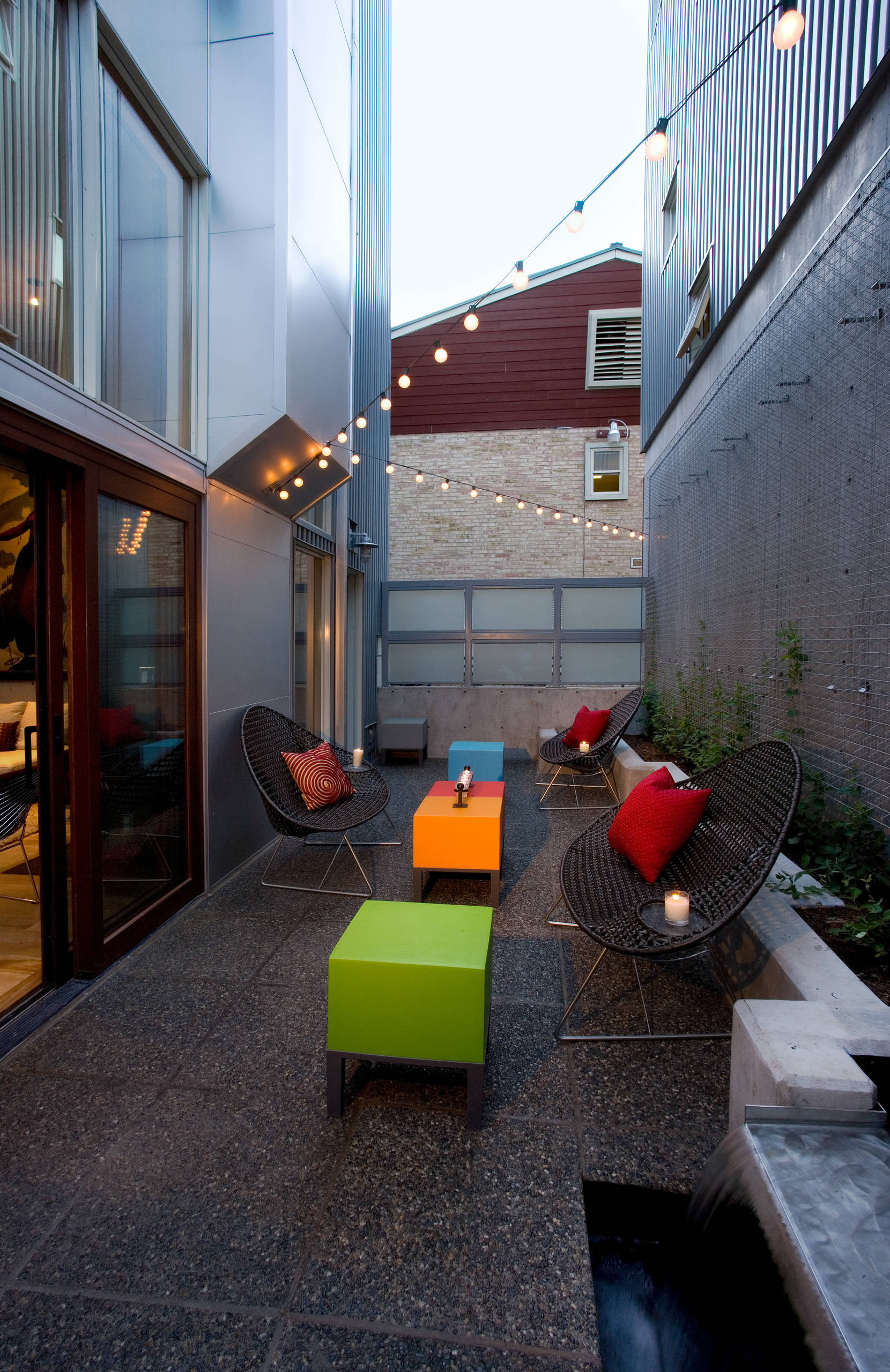 Живописное ущелье: Дизайн-решения для узких мест на участке