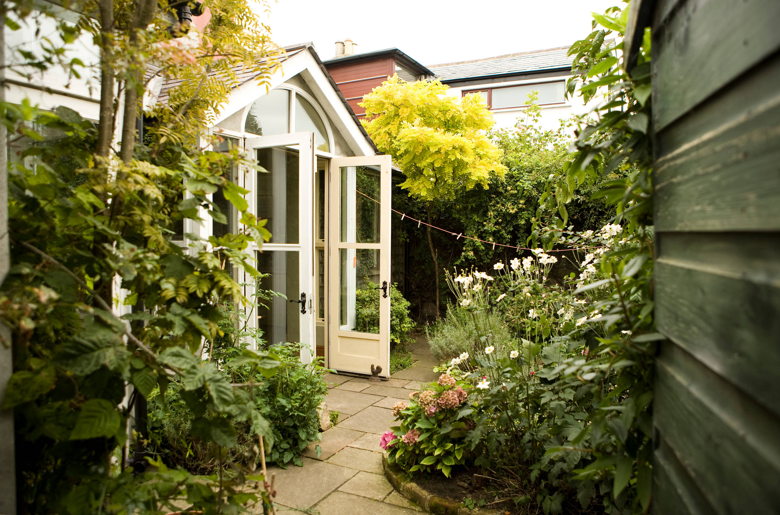 Насколько мал «маленький участок земли» в других странах