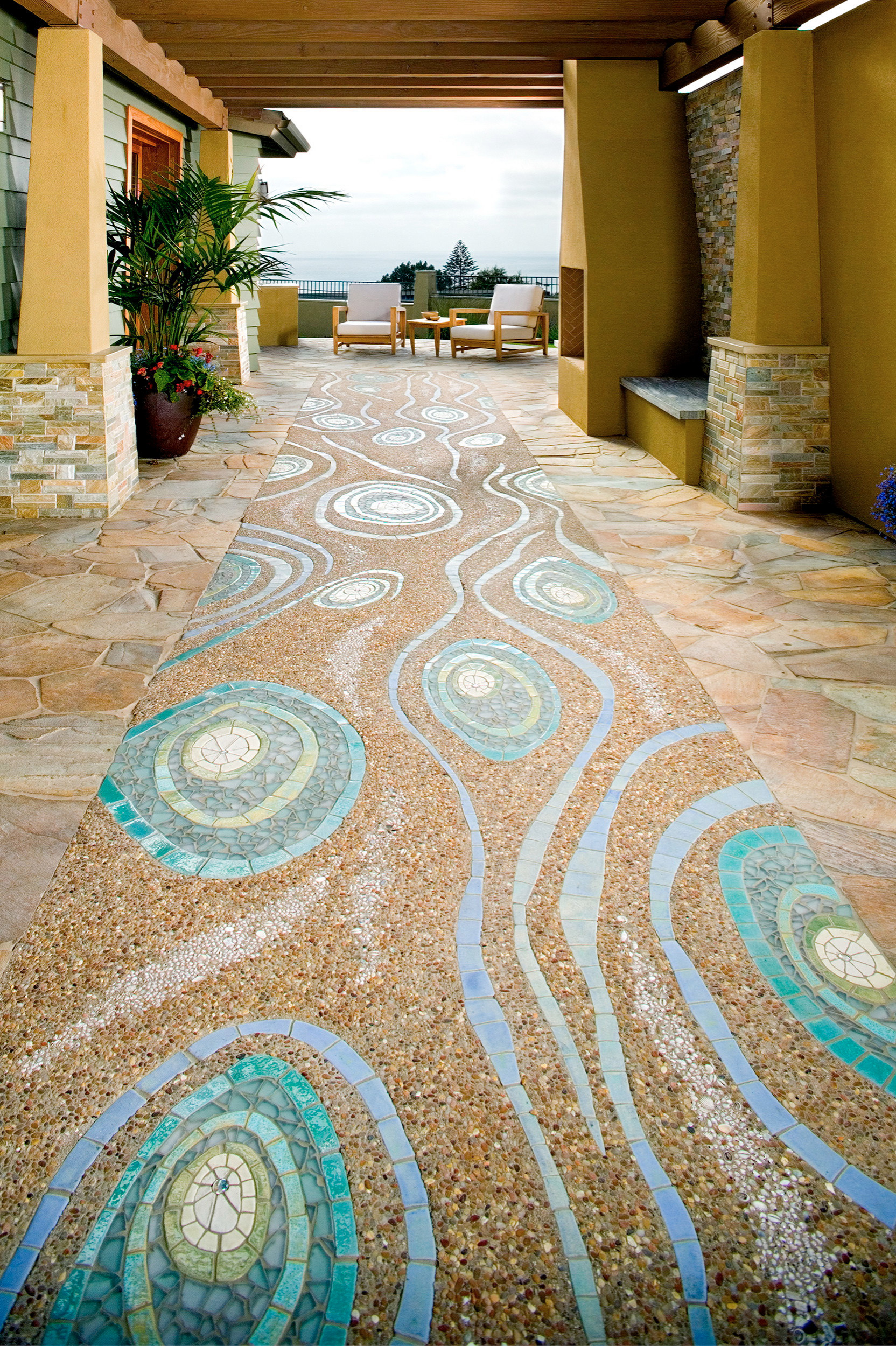 Зачем вам: Цветное стекло в саду