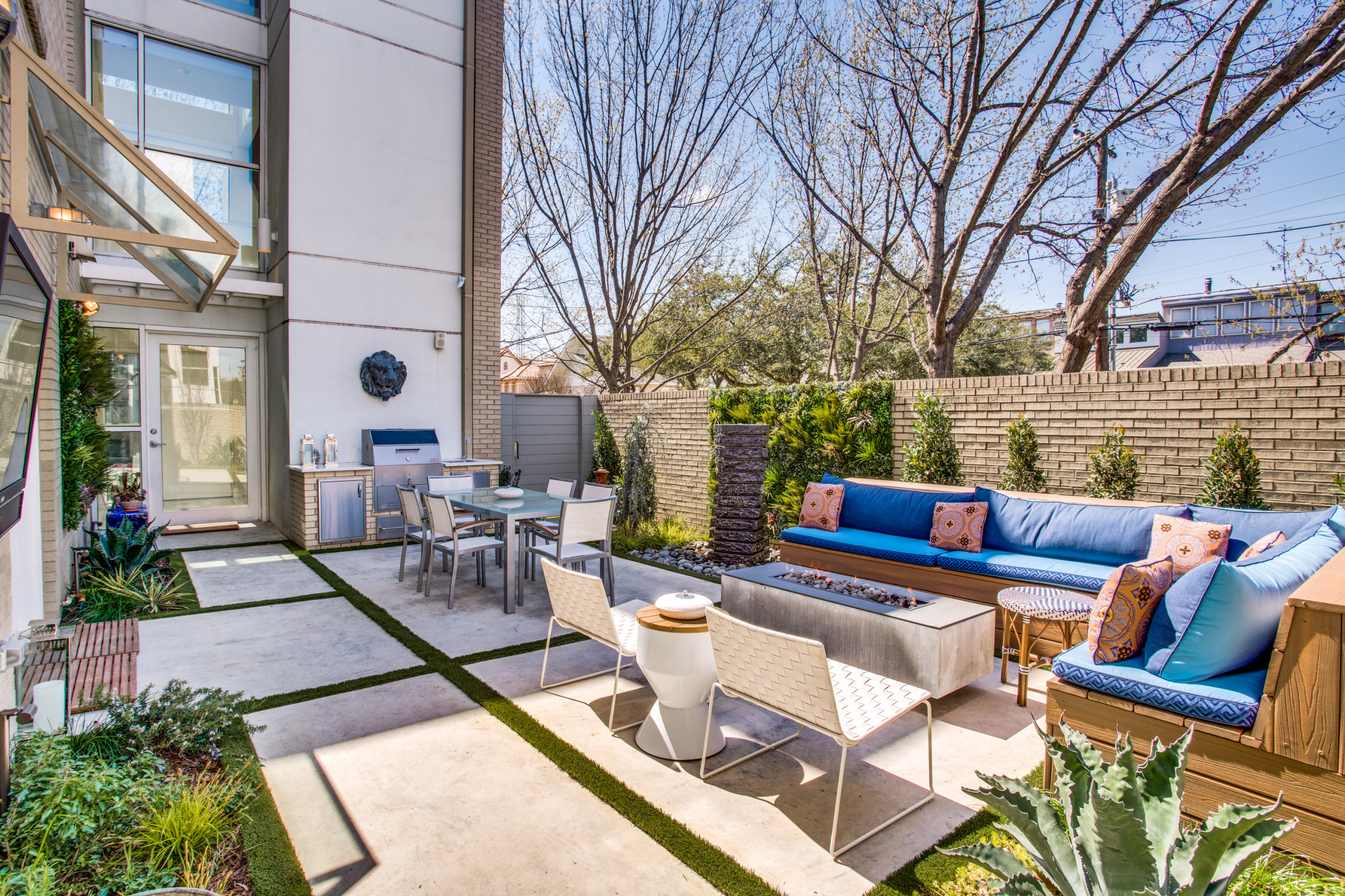 До и после: 5 задних дворов, превратившихся в патио