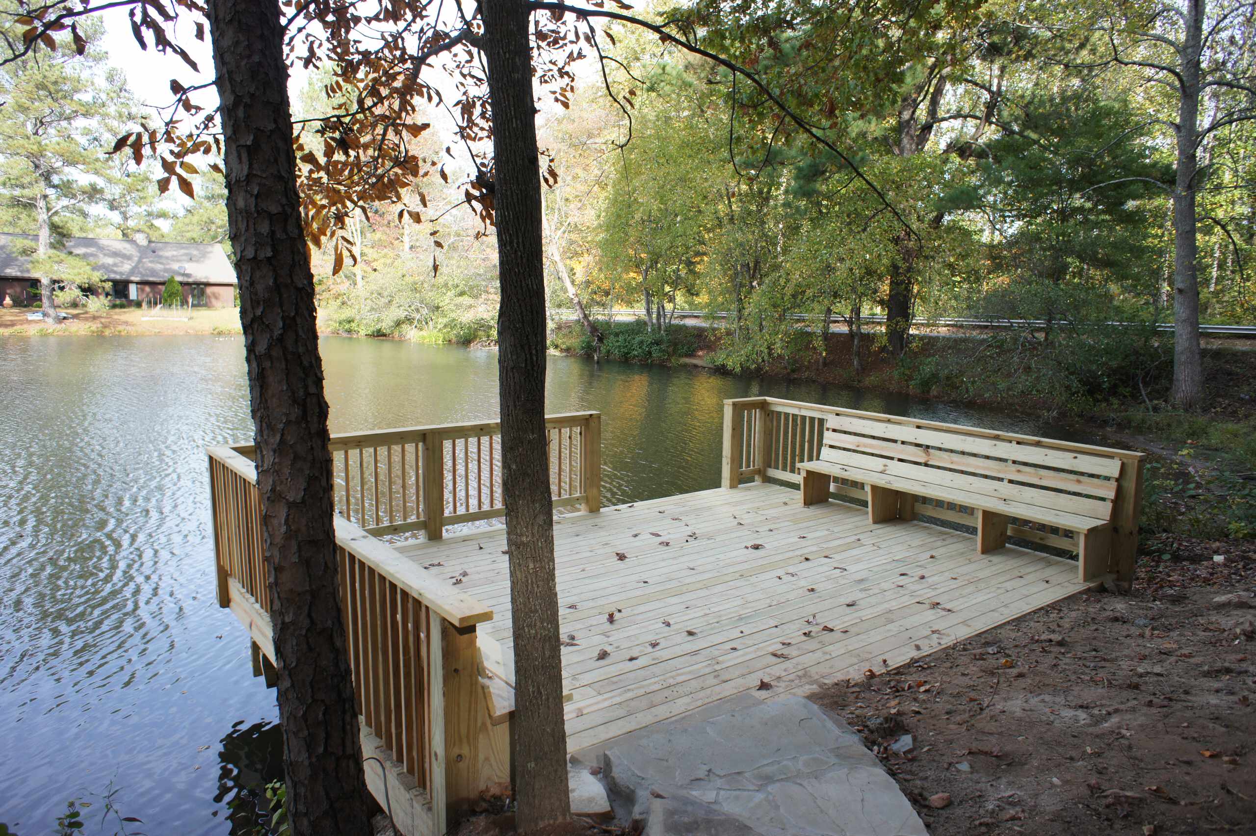 Хороший вопрос: Что посадить рядом с пирсом