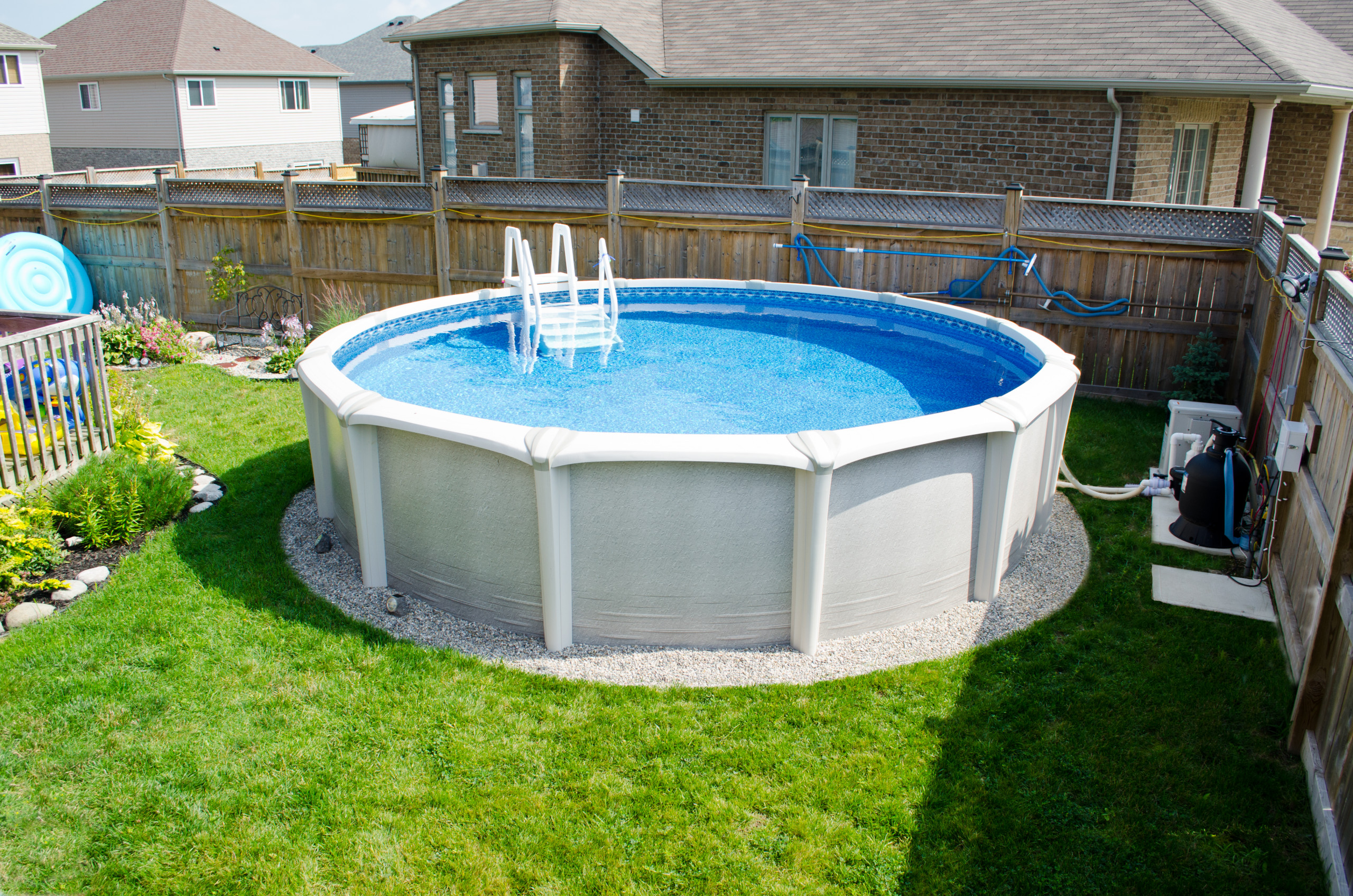 Хороший вопрос: Как организовать дачный бассейн за выходные