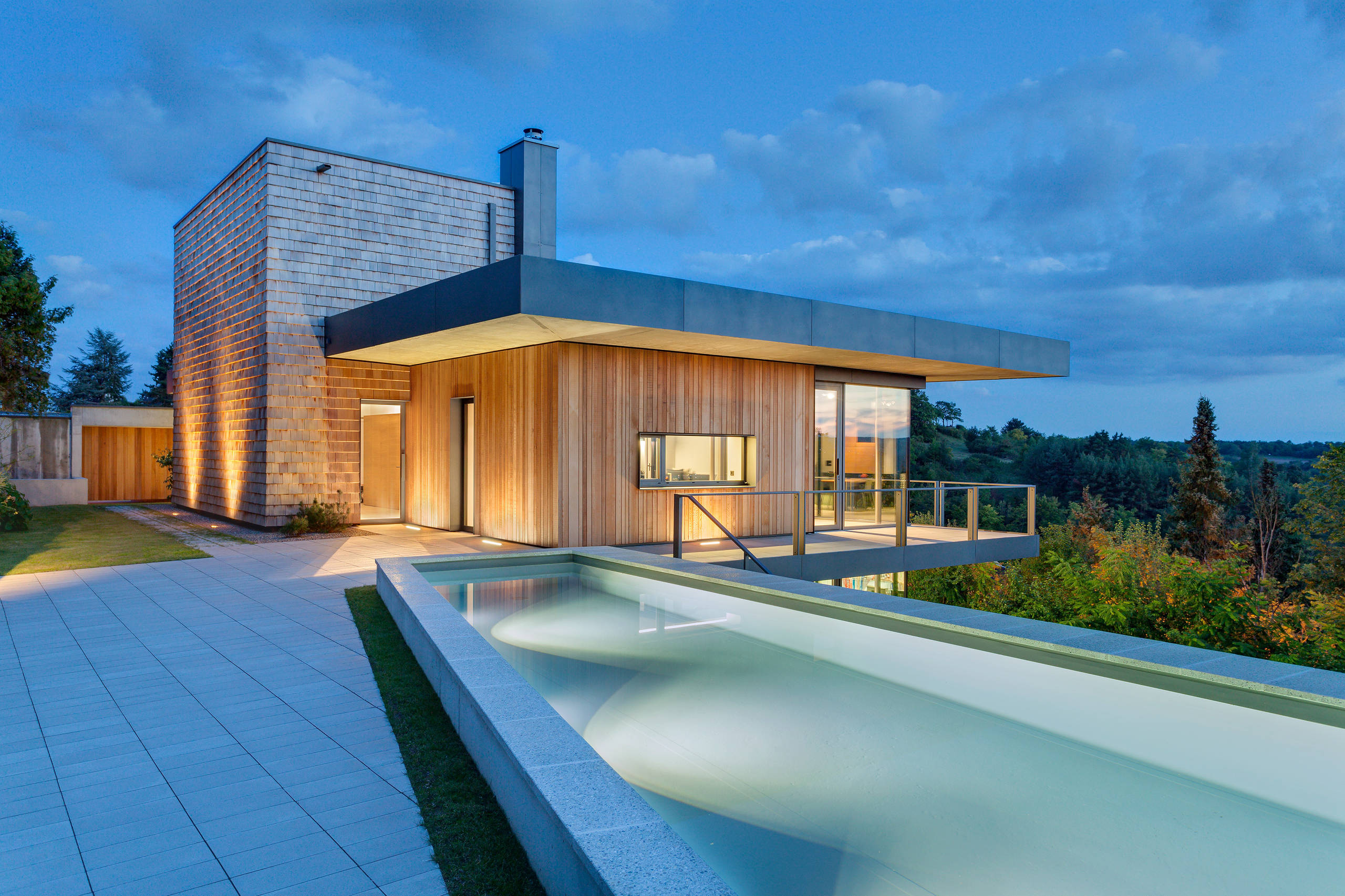 Houzz Германия: Дом с бассейном на склоне холма