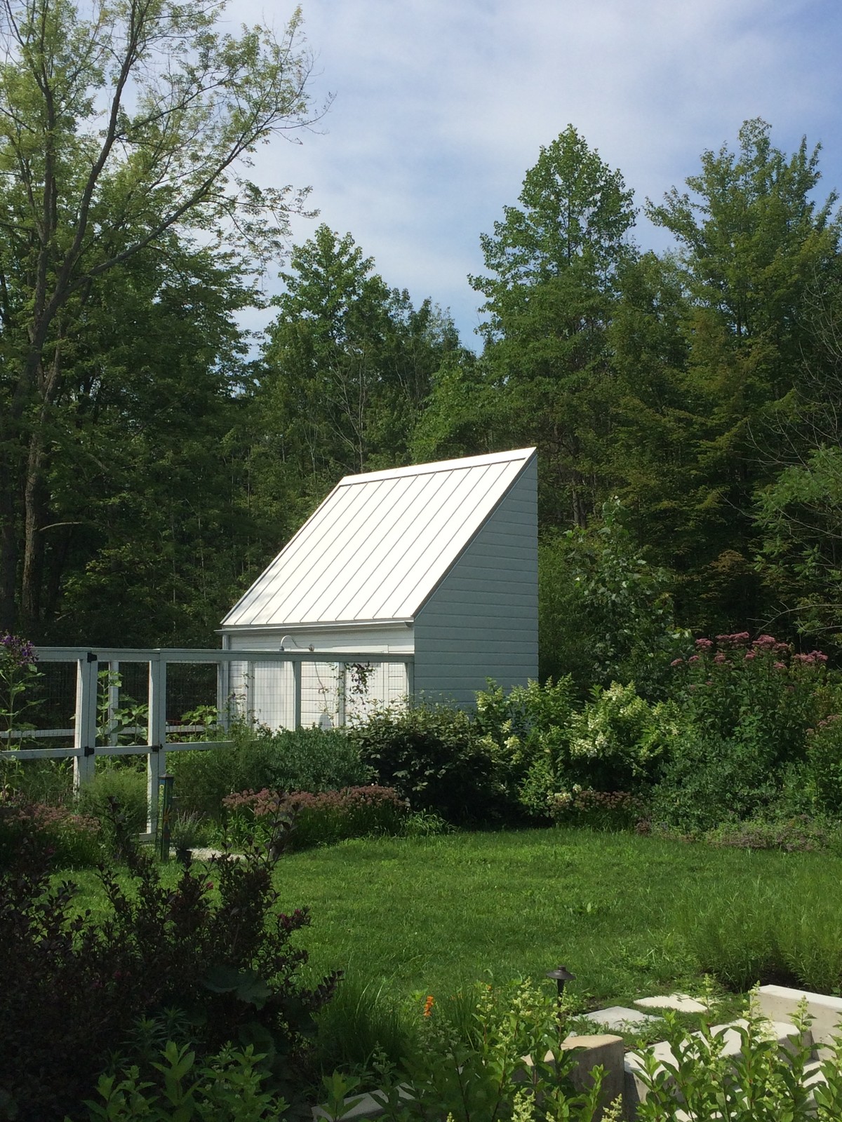 Обложка статьи: Как выбрать: Кровли и подкровельные пленки для дома