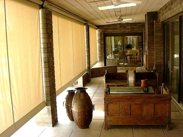 Солнцезащита: Что нужно знать про шторы с другой стороны окна