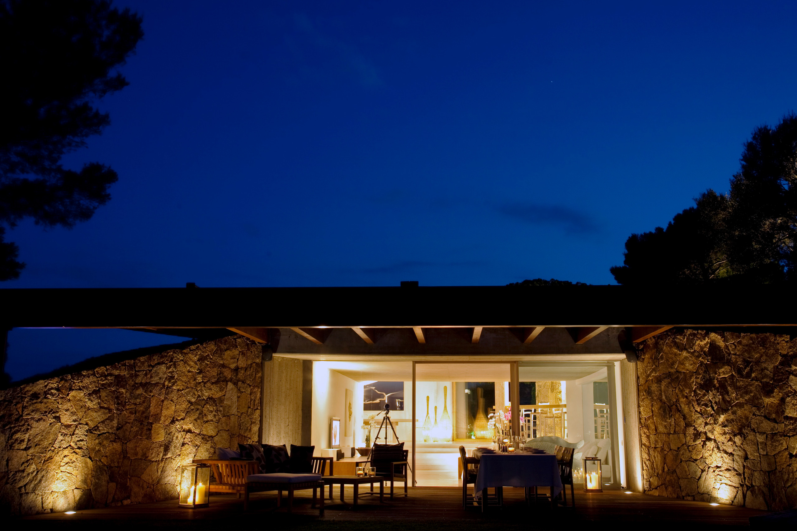 Houzz Италия: Вилла-невидимка на острове Сардиния, скрытая в зелени