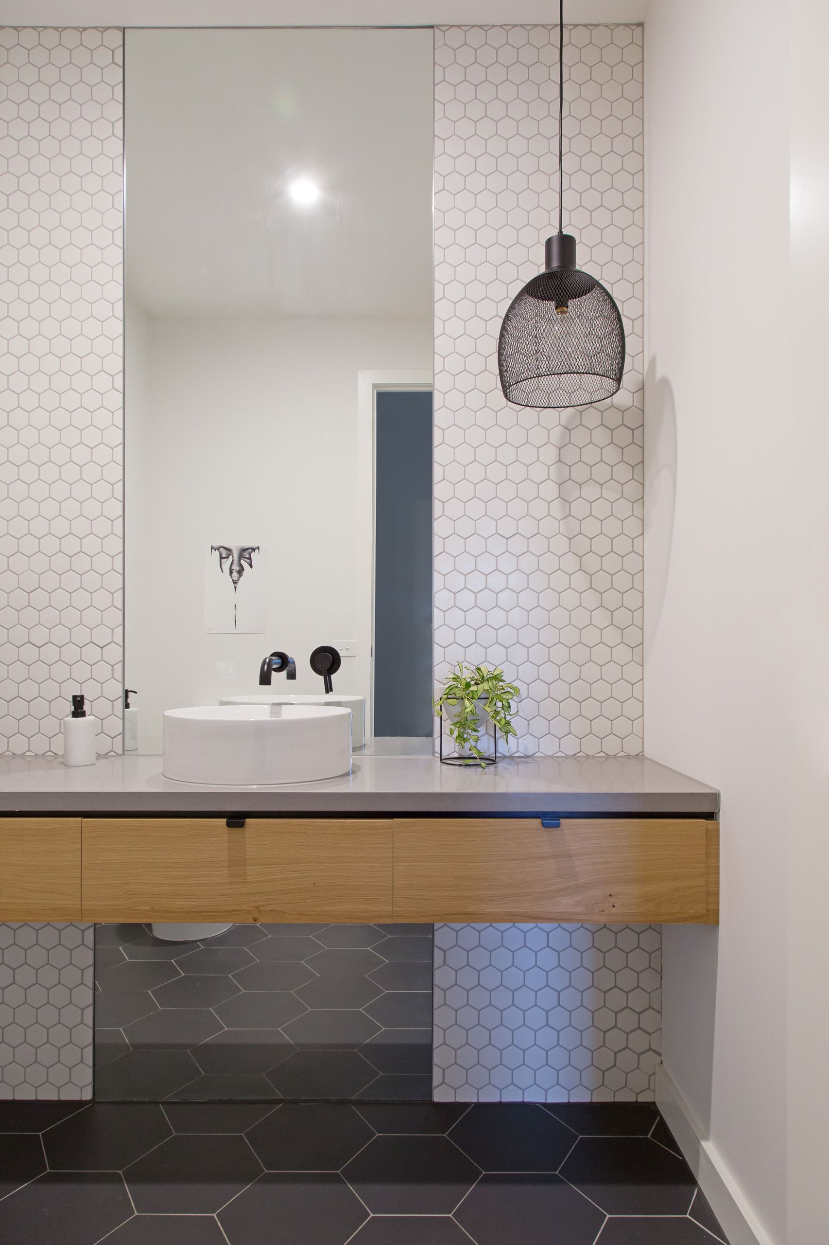 Раскладка плитки в ванной: За счет чего можно экономить