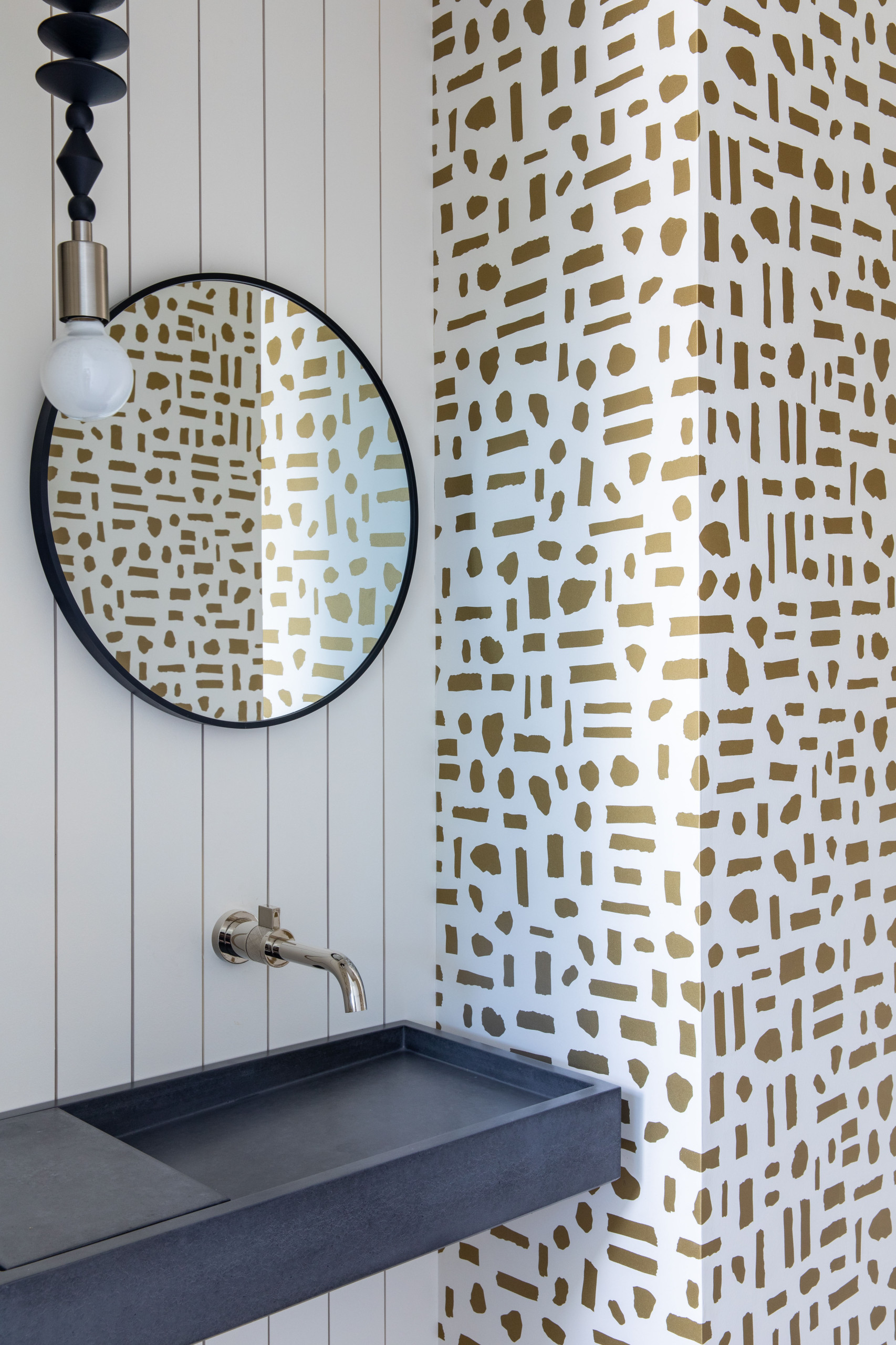 Просто фото: Ой, у вас обои в пятнах