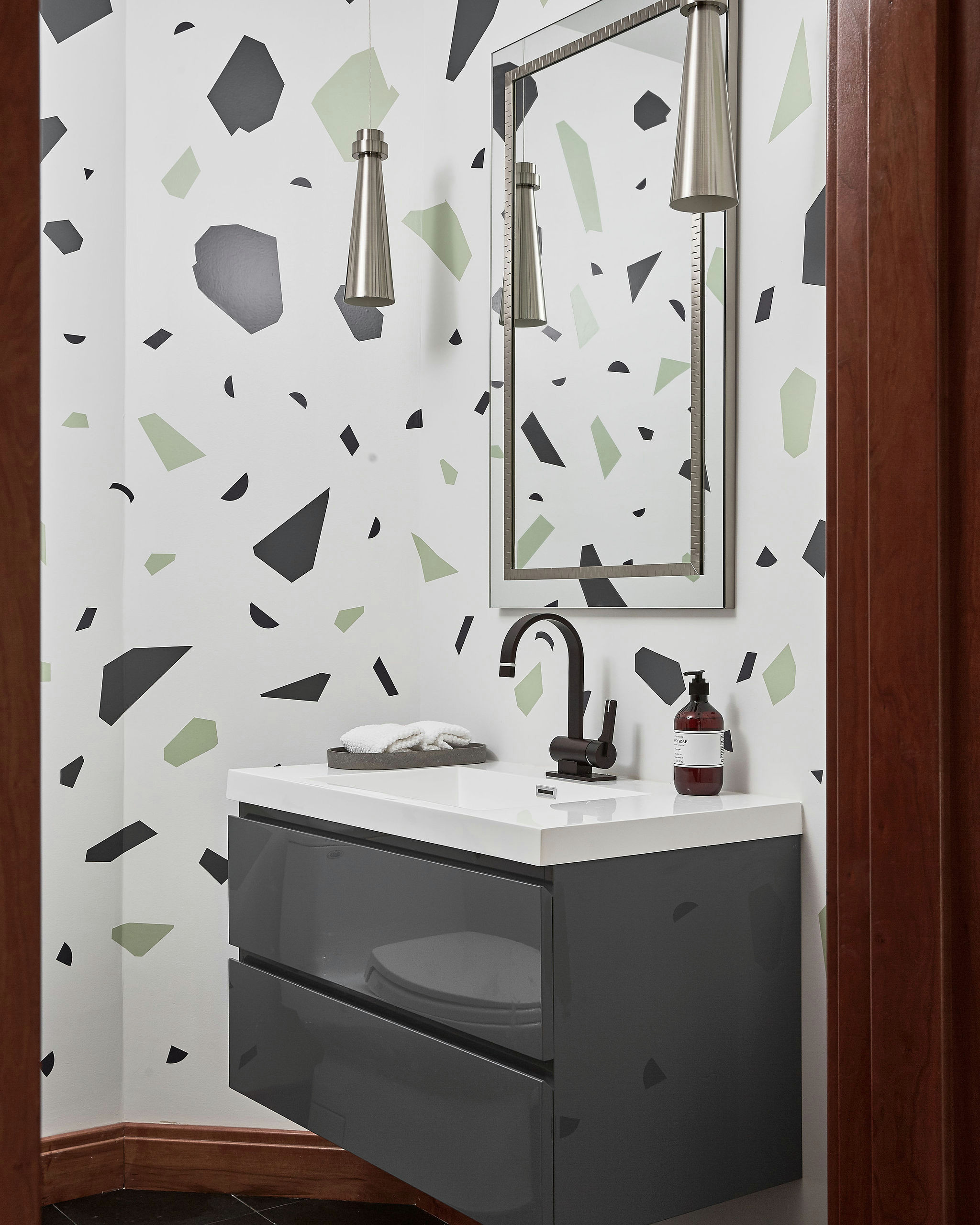 Просто фото: Ой, у вас обои в пятнах