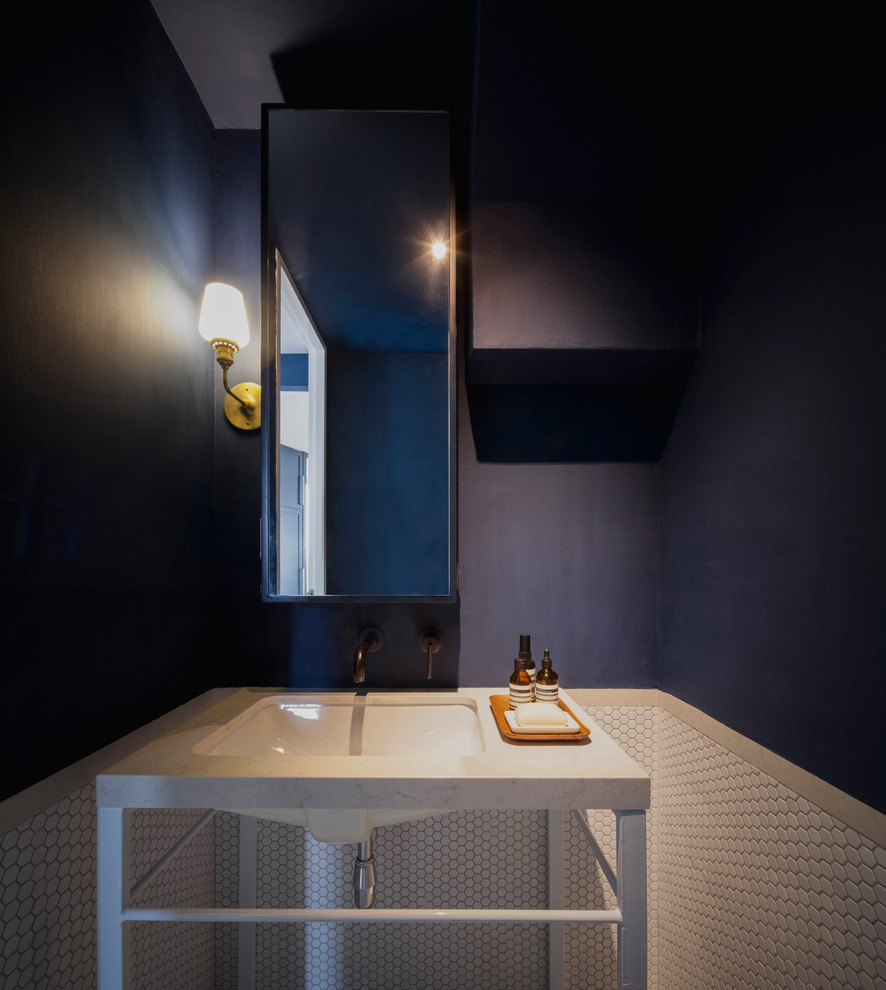 Houzz Сингапур: Современная квартира в синем и черном цвете