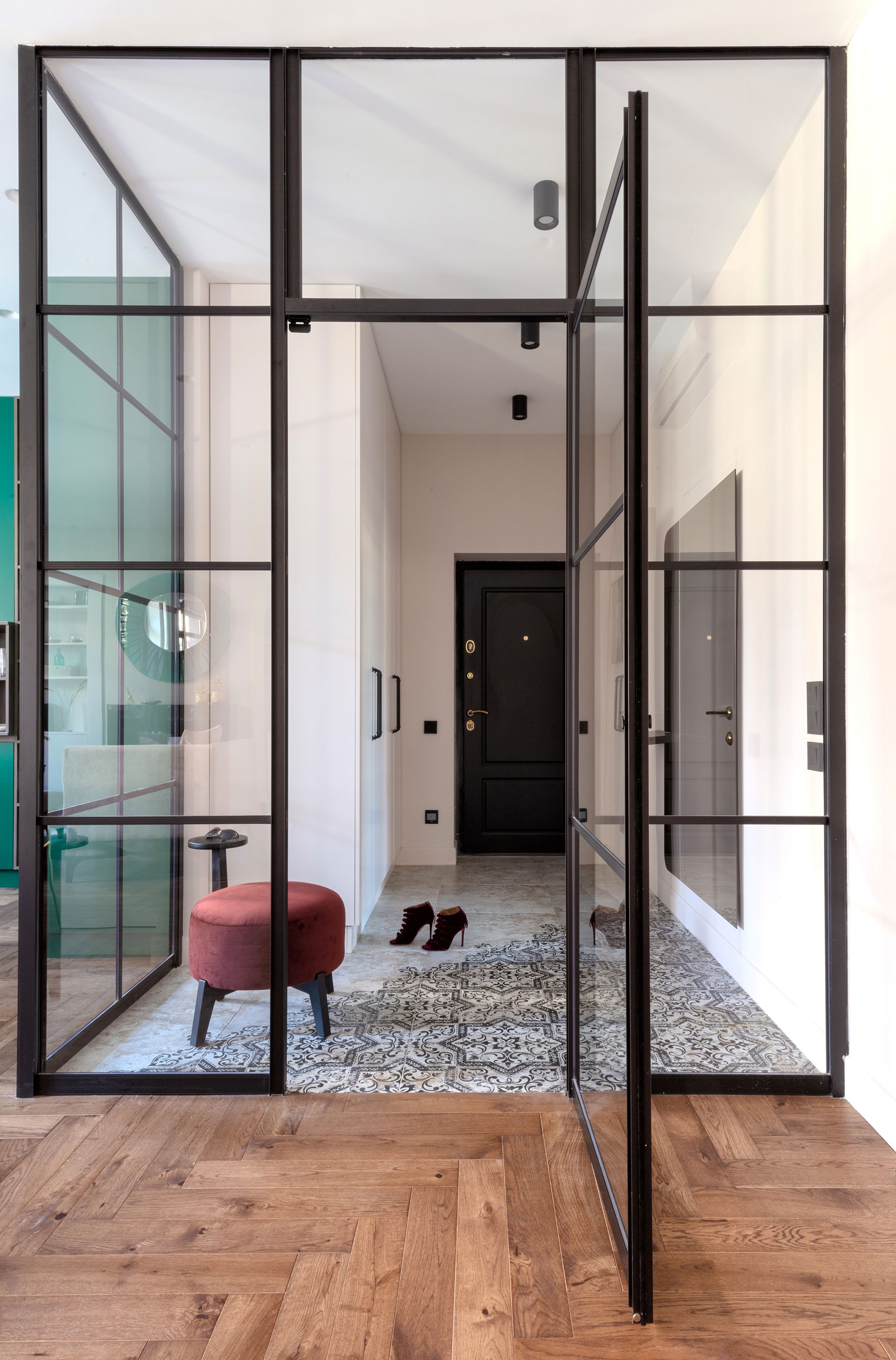 Houzz Казахстан: Квартира с потайной дверью и суперкухней