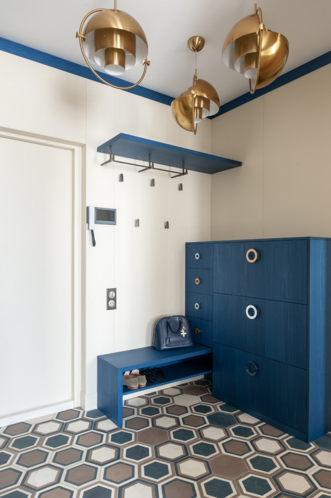 Как выжить в квартире с крошечной или не существующей прихожей