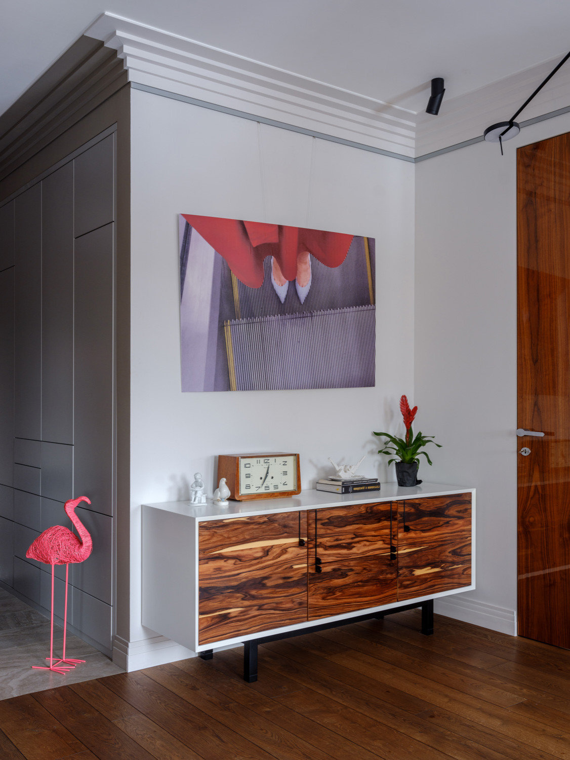 Houzz тур: Квартира с радиусной стеной и невысокими потолками