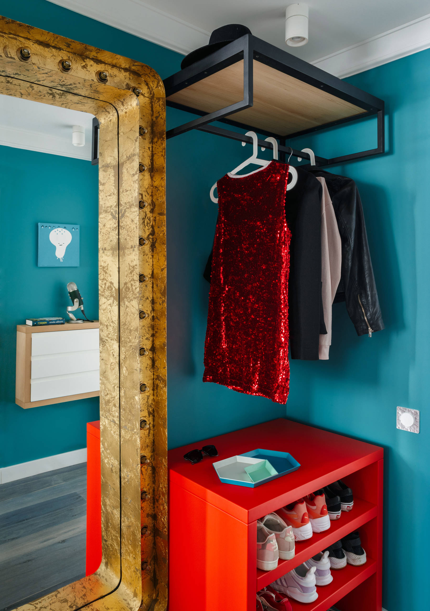 Houzz тур: 34 кв.м — «однушка» с зеркалом для селфи