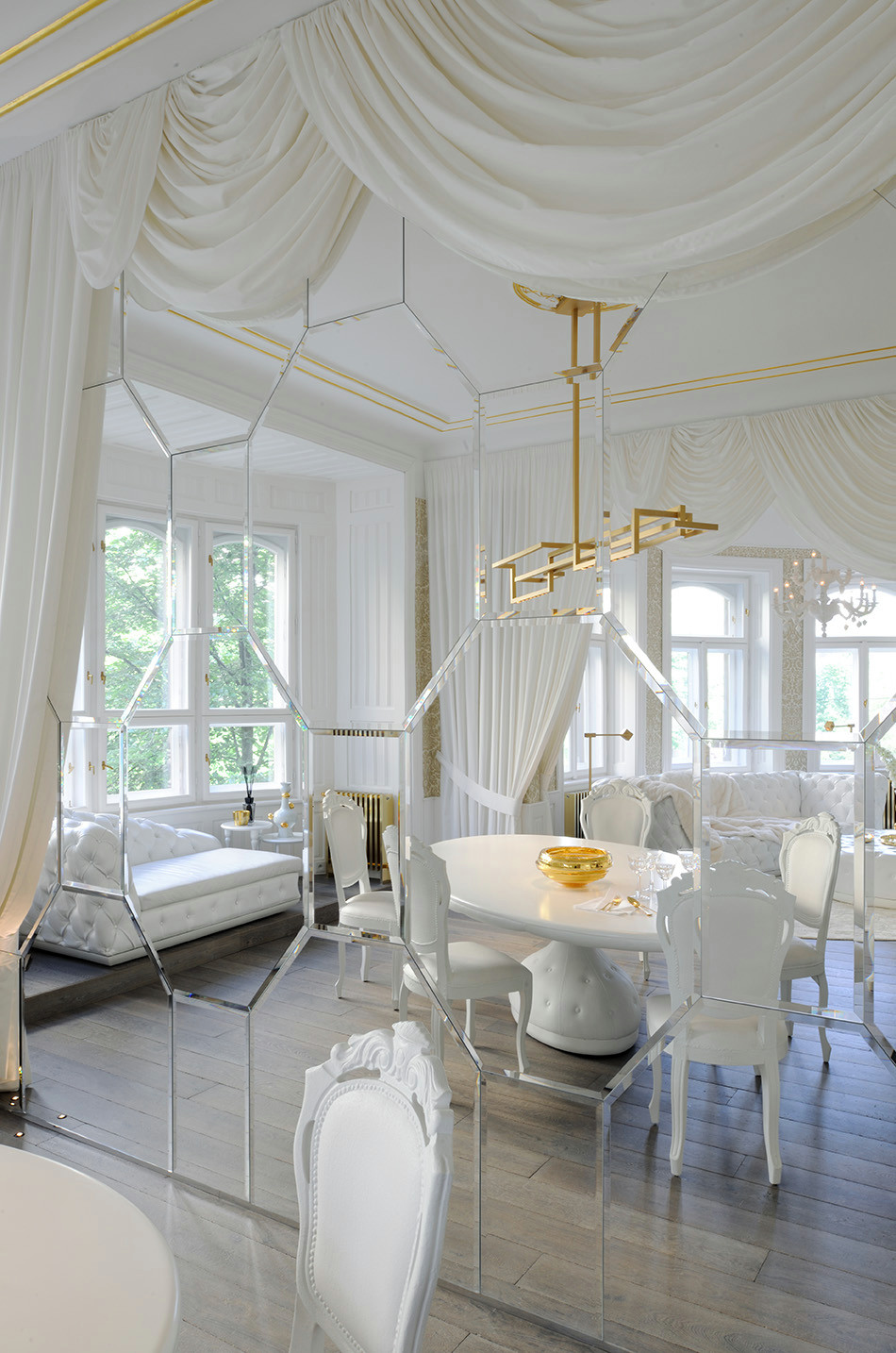 Houzz Чехия: Золотые слитки и Сальвадор Дали в центре Праги