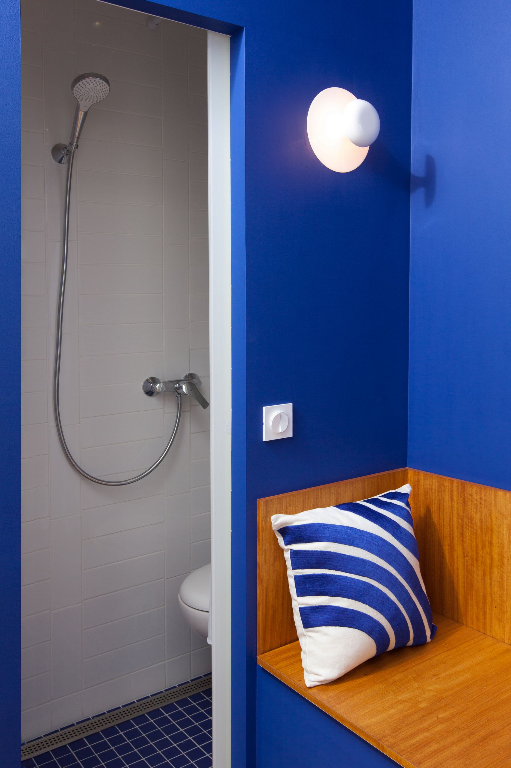 Houzz Франция: Преображение старой комнаты для прислуги площадью 8 кв.м