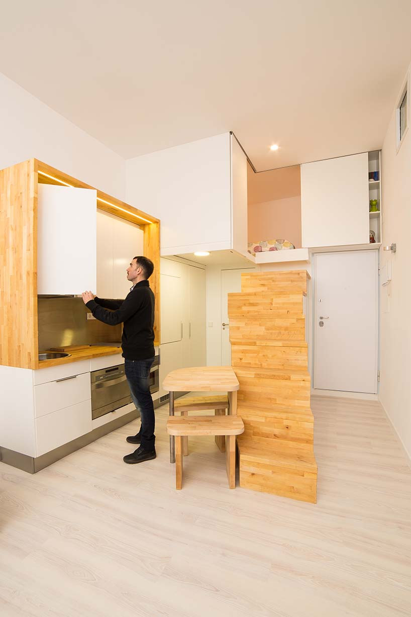 Houzz Испания: 28-метровый лофт с функциональной лестницей