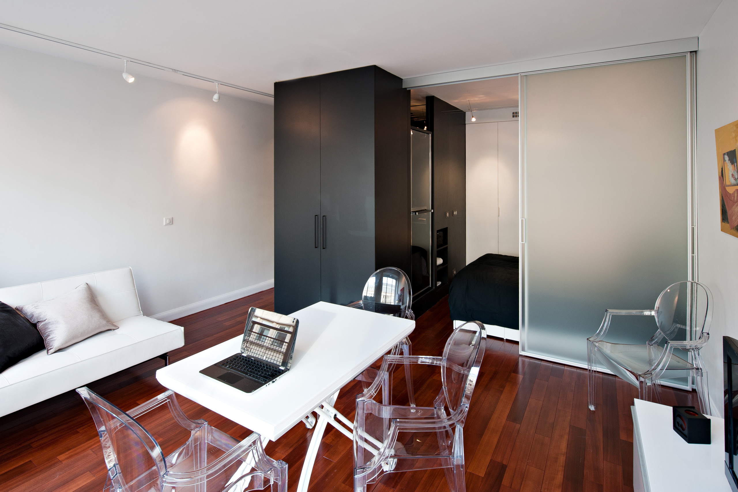 Невидимки: 7 кухонь, которые играют в прятки